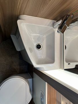 Bessacarr 560 Motorhome (2017) - Picture 22