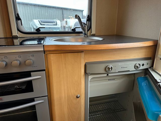 Ace Capri Motorhome (2007) - Picture 11