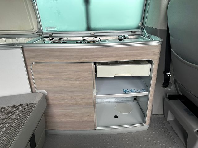 Volkswagen California Campervan (2014) - Picture 11