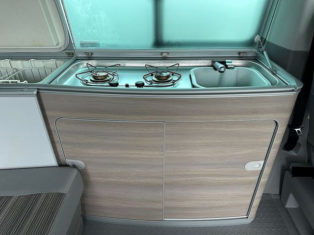 Volkswagen California Campervan (2014) - Picture 8