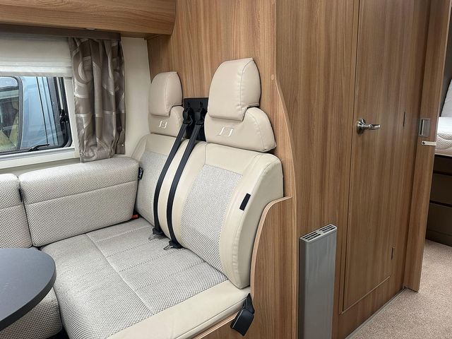 Bailey Autograph 79-4 Touring Caravan (2018) - Picture 12