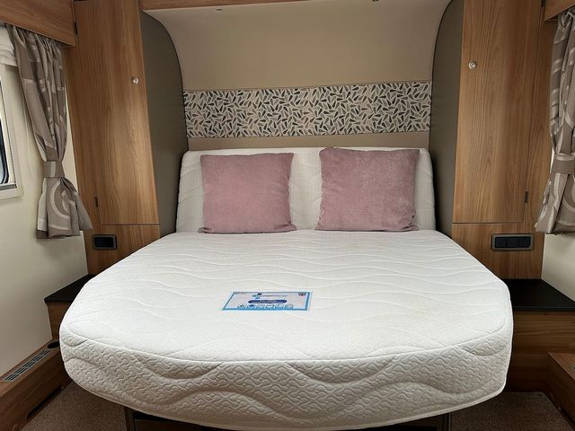 Bailey Autograph 79-4 Touring Caravan (2018) - Picture 18