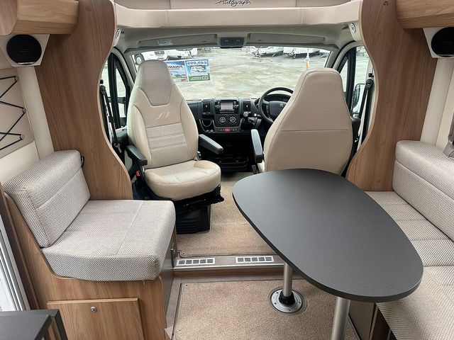 Bailey Autograph 79-4 Touring Caravan (2018) - Picture 7