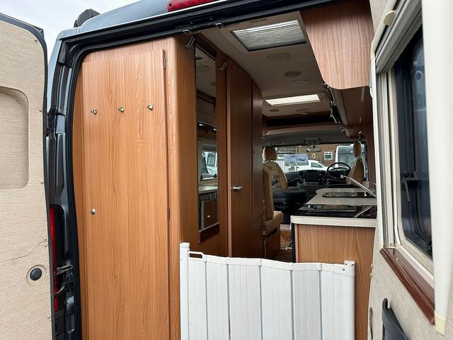 Swift Mondial Campervan (2010) - Picture 8