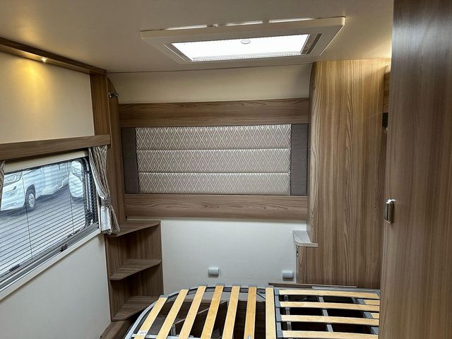 Swift Bessacarr 494 Motorhome (2017) - Picture 14
