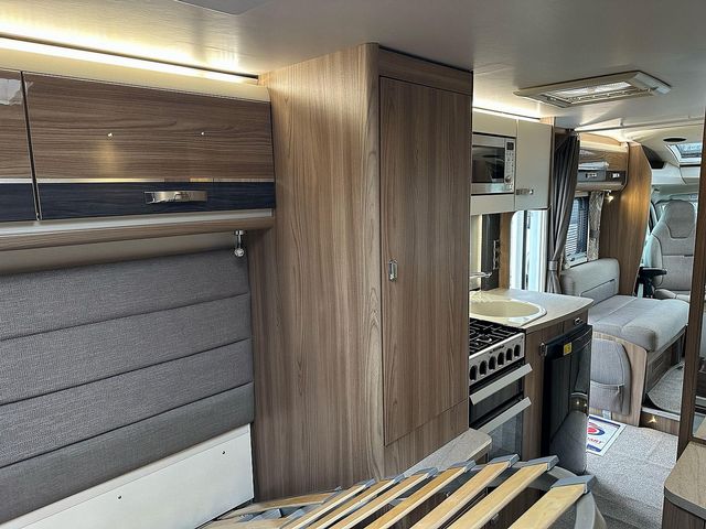 Swift Bessacarr 494 Motorhome (2017) - Picture 18