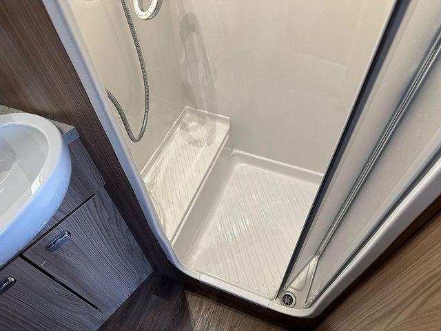Swift Bessacarr 494 Motorhome (2017) - Picture 20