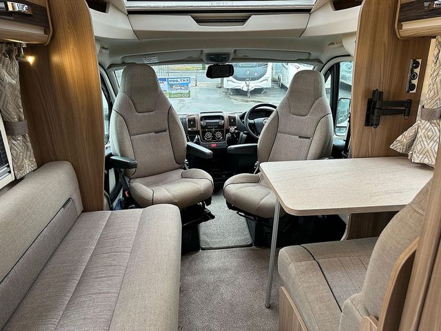 Swift Bessacarr 494 Motorhome (2017) - Picture 7