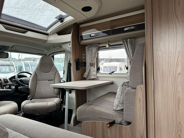 Swift Bessacarr 494 Motorhome (2017) - Picture 8