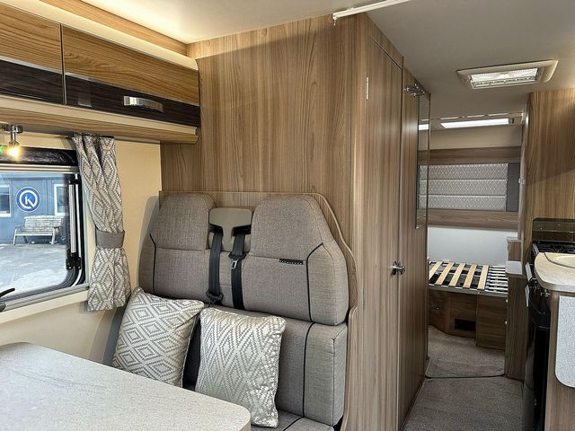 Swift Bessacarr 494 Motorhome (2017) - Picture 9