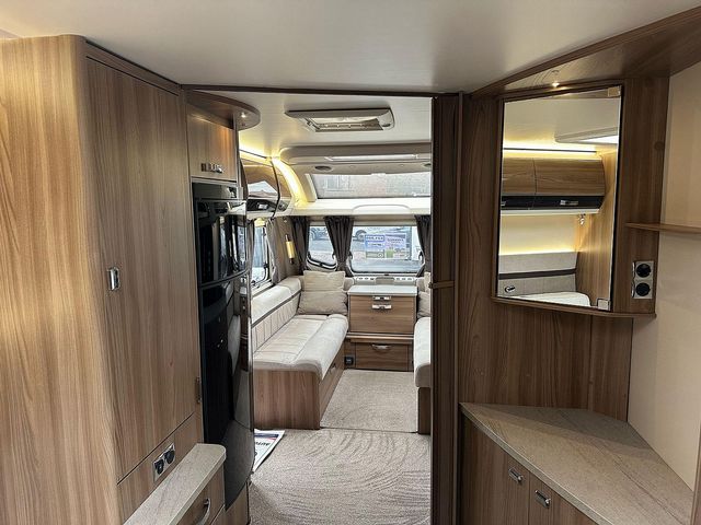 Swift Elegance 645  (2019) - Picture 11