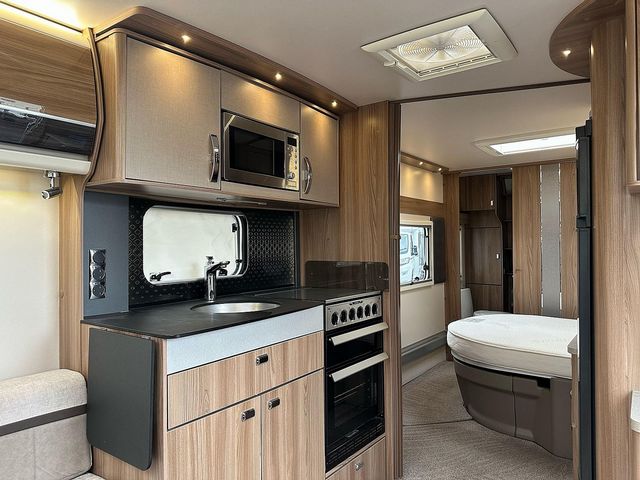 Swift Elegance 645  (2019) - Picture 17