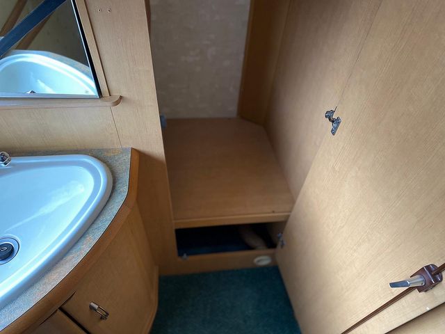 Abbey Maverick Touring Caravan (2004) - Picture 10