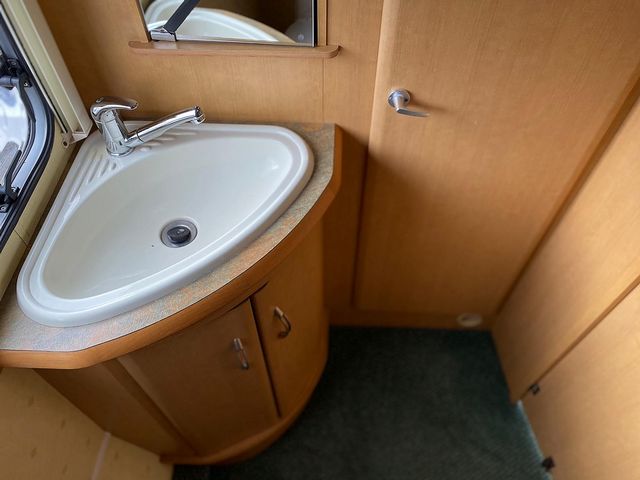 Abbey Maverick Touring Caravan (2004) - Picture 12