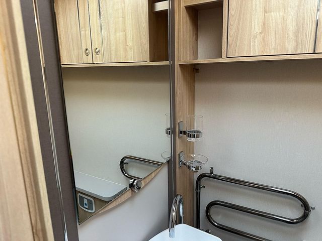 Elddis Crusader Zephyr Campervan (2017) - Picture 15