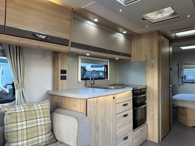 Elddis Crusader Zephyr Campervan (2017) - Picture 4