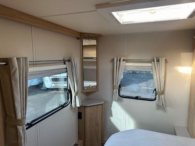 Elddis Crusader Zephyr Campervan (2017) - Picture 5