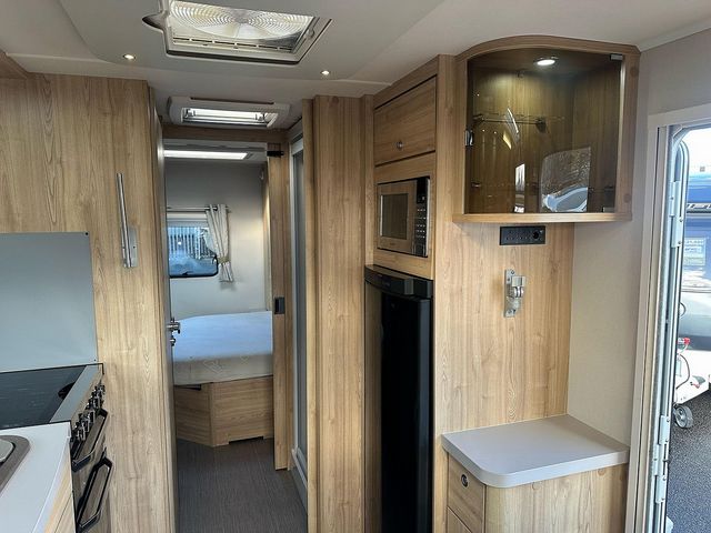 Elddis Crusader Zephyr Campervan (2017) - Picture 8