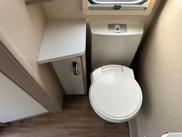 Sterling Eccles 630 Touring Caravan (2017) - Picture 16