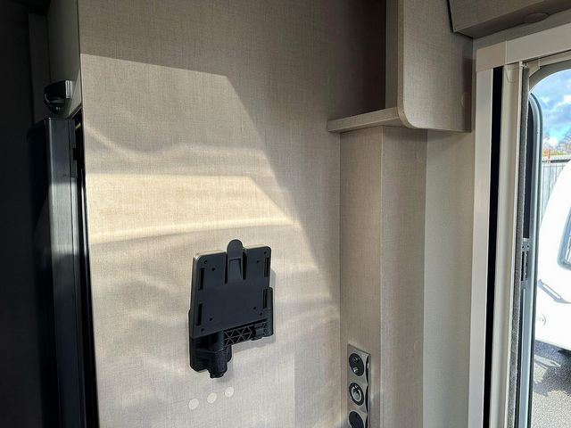 Sterling Eccles 630 Touring Caravan (2017) - Picture 17