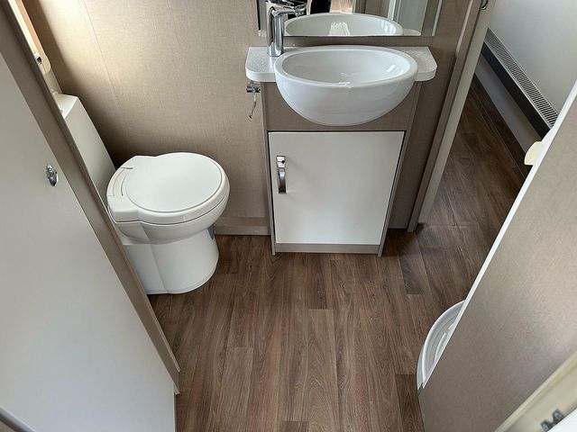 Sterling Eccles 630 Touring Caravan (2017) - Picture 20