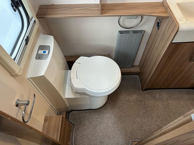 Swift Challenger 580 Touring Caravan (2019) - Picture 21