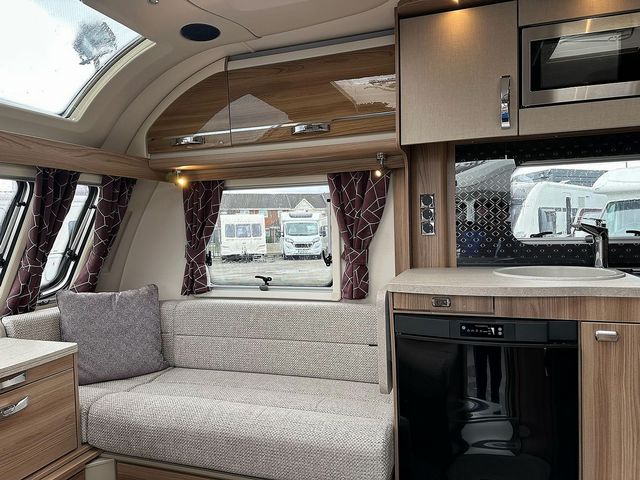 Swift Challenger 580 Touring Caravan (2019) - Picture 6