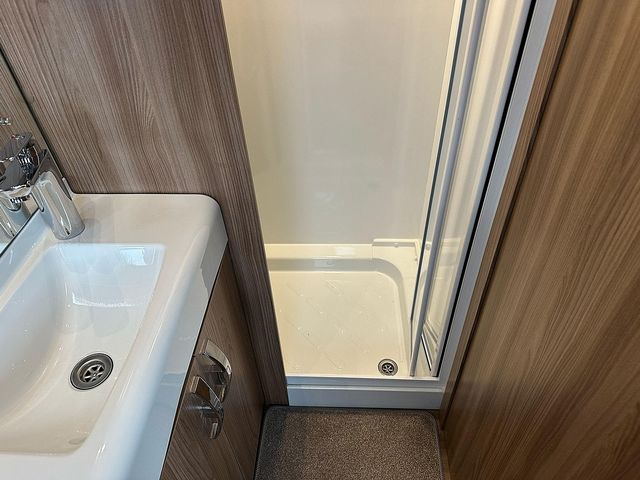 Swift Challenger 580 Touring Caravan (2019) - Picture 11