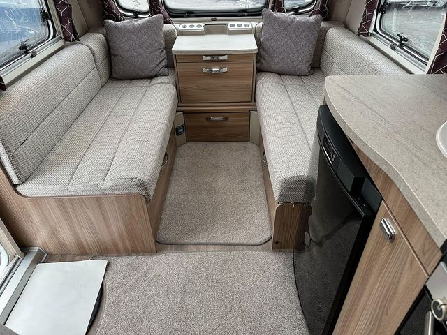Swift Challenger 580 Touring Caravan (2019) - Picture 13