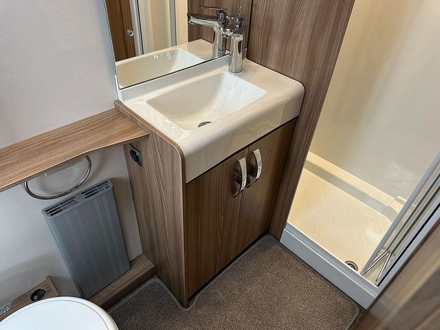 Swift Challenger 580 Touring Caravan (2019) - Picture 21