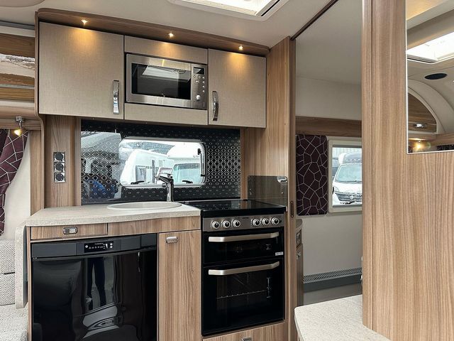 Swift Challenger 580 Touring Caravan (2019) - Picture 9