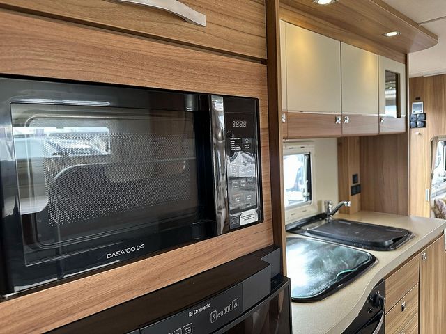 Elddis Crusader Tempest EB Touring Caravan (2014) - Picture 10