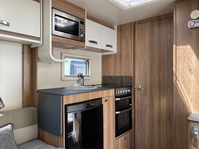 Swift Sprite Freestyle Touring Caravan (2019) - Picture 10