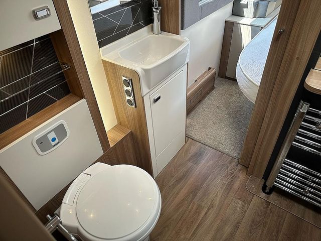 Swift Kon-TIKI Motorhome (2019) - Picture 22