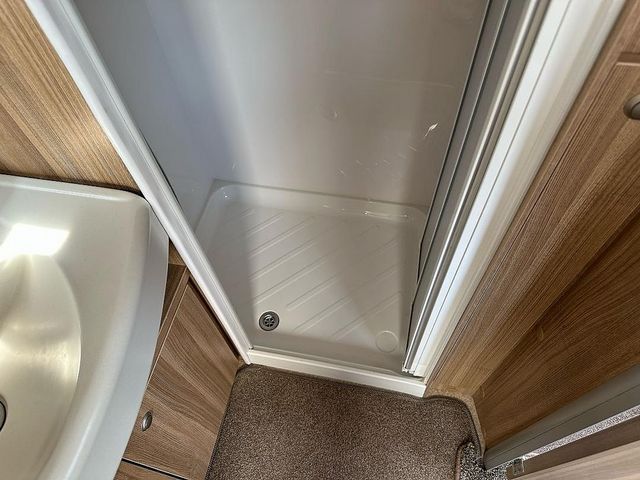 Sterling Eccles Moonstone SE Touring Caravan (2013) - Picture 17
