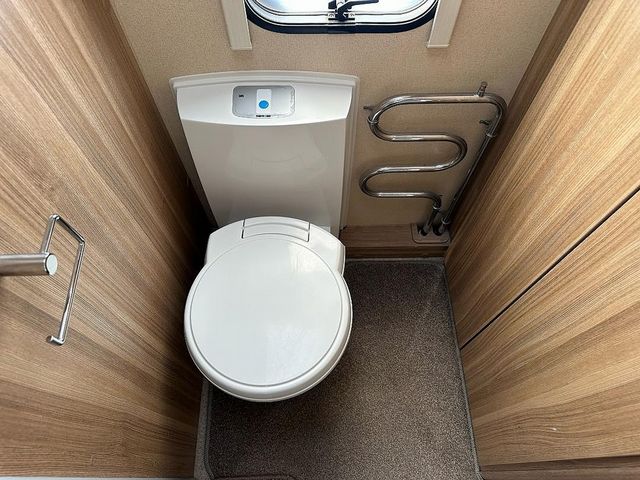 Sterling Eccles Moonstone SE Touring Caravan (2013) - Picture 18