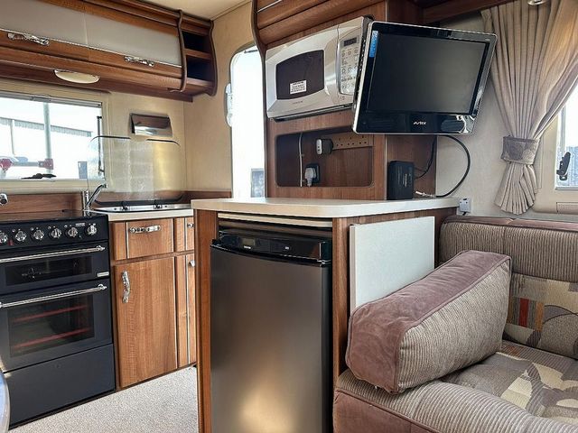 Auto Sleeper Broadway Motorhome (2011) - Picture 12