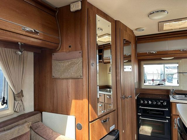 Auto Sleeper Broadway Motorhome (2011) - Picture 13