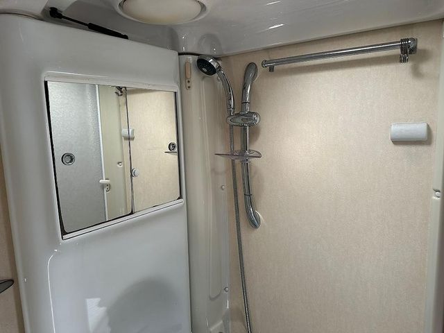 Auto Sleeper Broadway Motorhome (2011) - Picture 3
