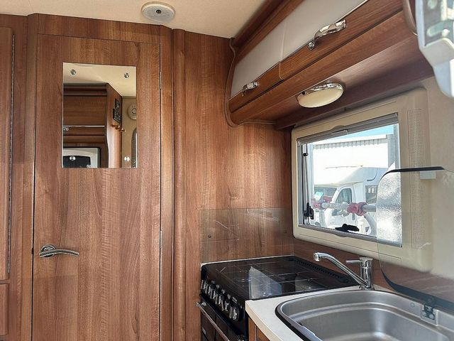 Auto Sleeper Broadway Motorhome (2011) - Picture 5