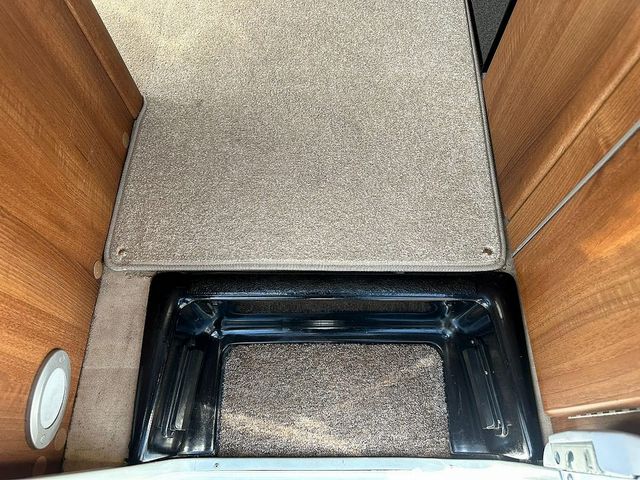 Auto Sleeper Broadway Motorhome (2011) - Picture 9