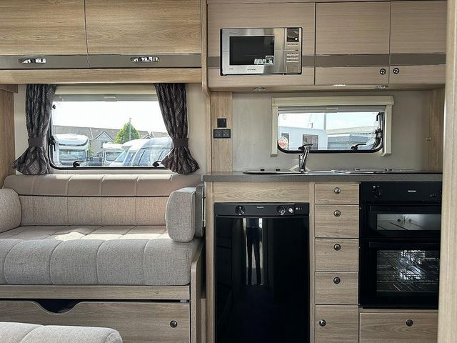 Elddis Autoquest 155 Motorhome (2017) - Picture 15
