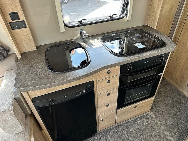 Elddis Autoquest 155 Motorhome (2017) - Picture 4