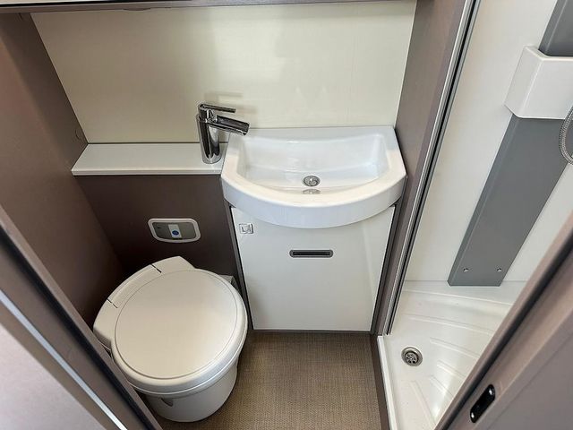 Burstner Lyseo TD744 Harmony Line Motorhome (2020) - Picture 19