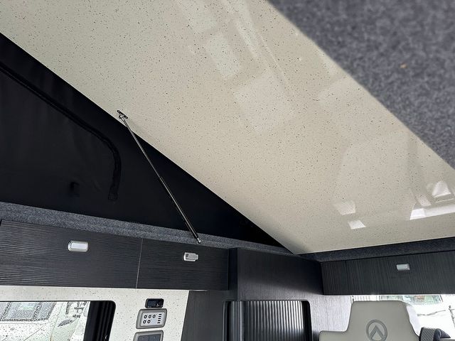 Volkswagen Transporter Spartan Campervan (2020) - Picture 19