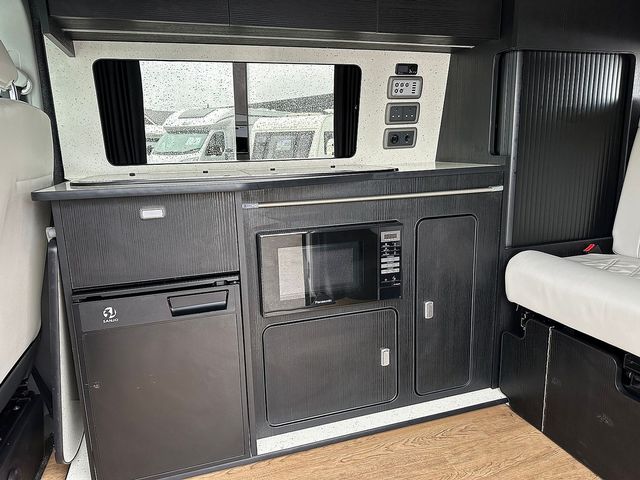 Volkswagen Transporter Spartan Campervan (2020) - Picture 21