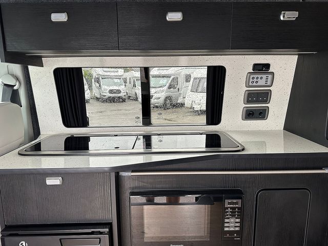 Volkswagen Transporter Spartan Campervan (2020) - Picture 28