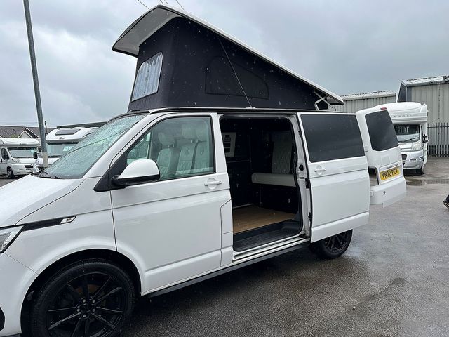 Volkswagen Transporter Spartan Campervan (2020) - Picture 3