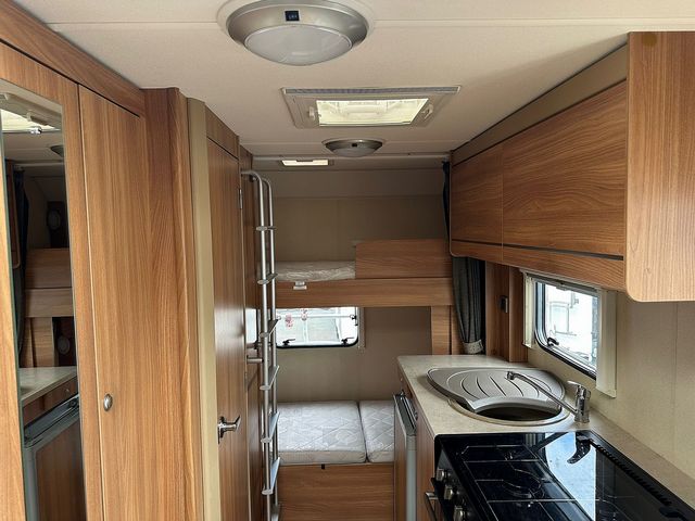 Swift Escape 696 Motorhome (2012) - Picture 14