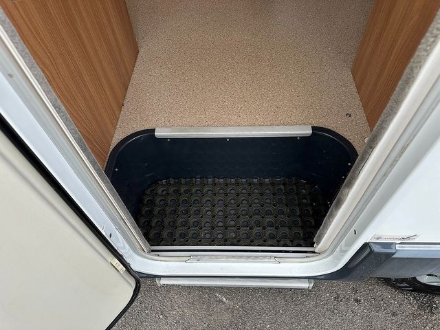 Swift Escape 696 Motorhome (2012) - Picture 15